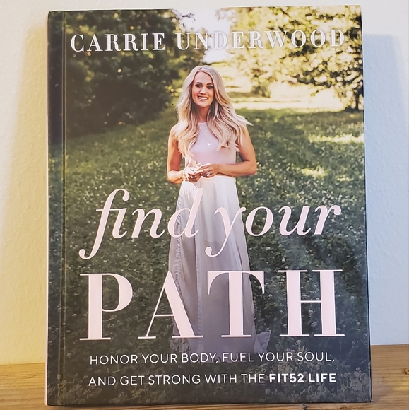 Carrie Underwood- Find your path book. - Picture 2 of 5